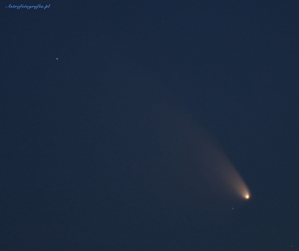 Kometa sfotografowana przez teleskop o ogniskowej 800mm - ekspozycja jedna klatka 8 sekund.
